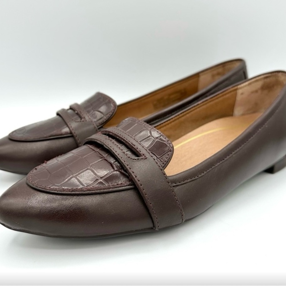 Vionic Savannah Dark Brown Croc-Embossed Flat Loafers Size 6